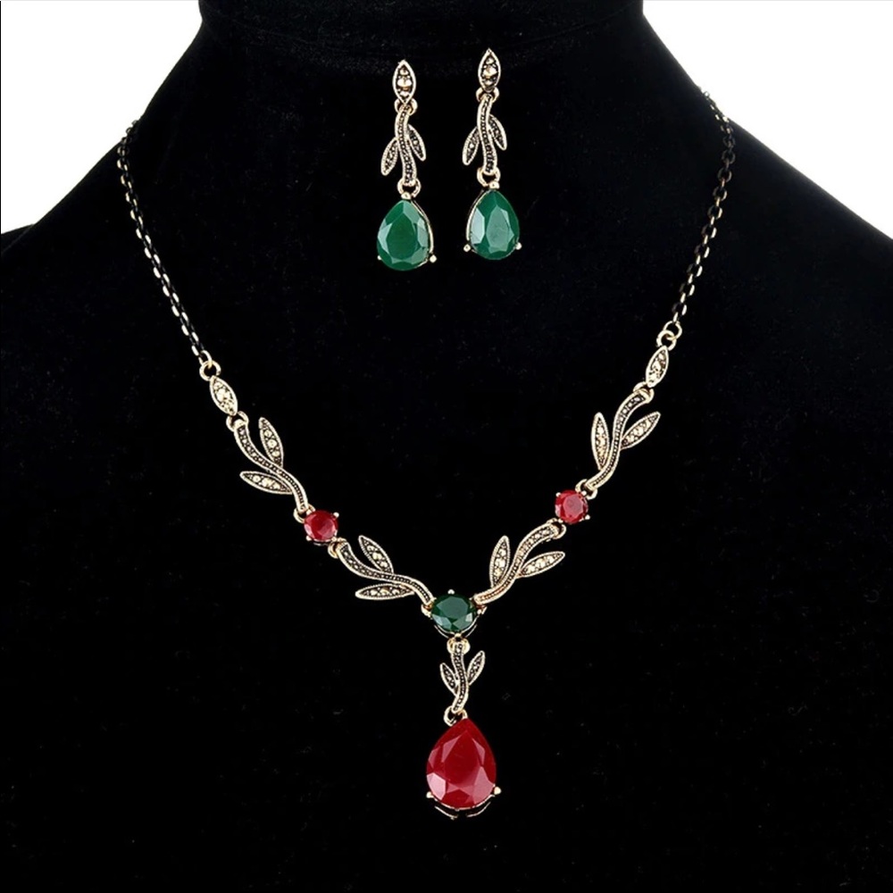 Necklace and earring set